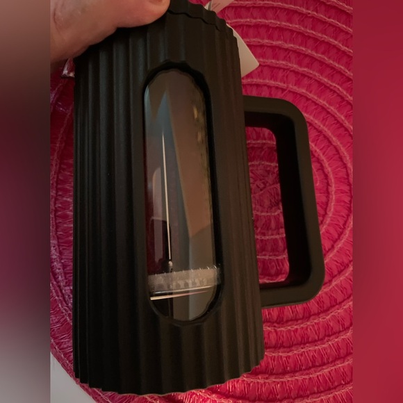 Well Equipped Kitchen 20oz. Black Coffee press. Screw top, roughly 6 in. Height - Picture 6 of 7